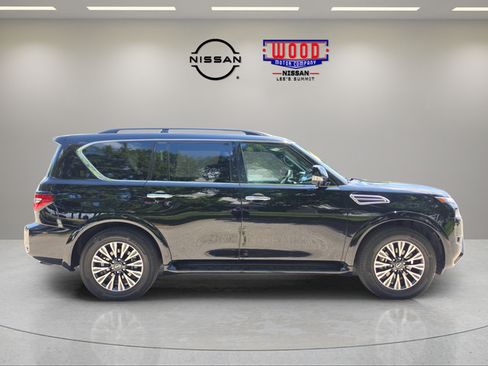 Used 2023 Nissan Armada SL w/ Midnight Edition Package AWD/4WD image 2