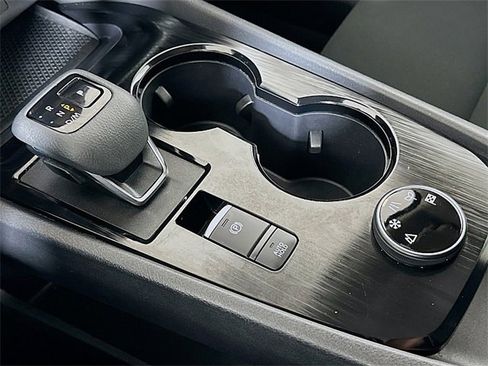 Used 2024 Nissan Rogue S image 17