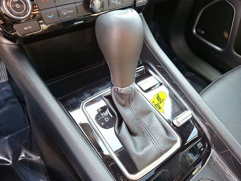 Used 2024 Jeep Compass Latitude w/ Sun and Sound Group image 15