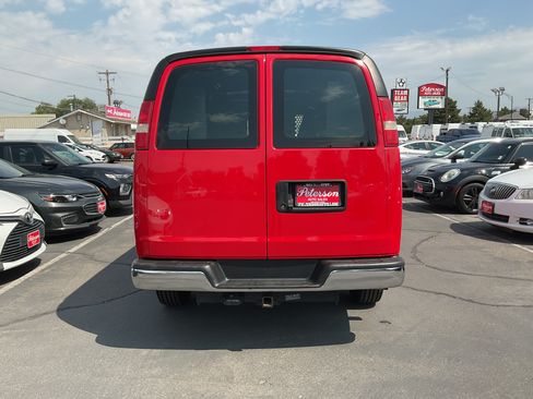Used 2017 Chevrolet Express 2500 RWD image 9