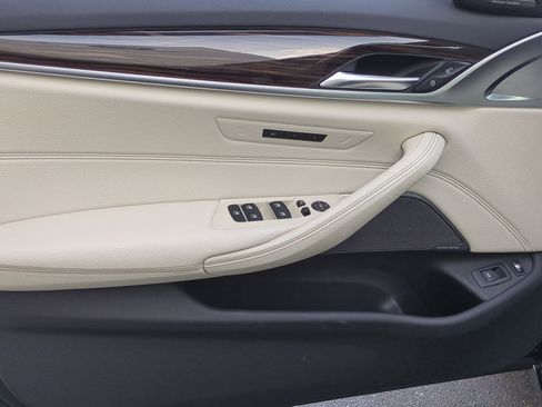 Used 2019 BMW 530e w/ Convenience Package image 14