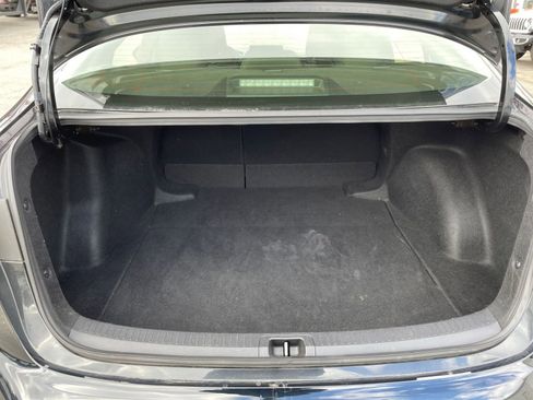 Used 2025 Toyota Corolla LE image 29