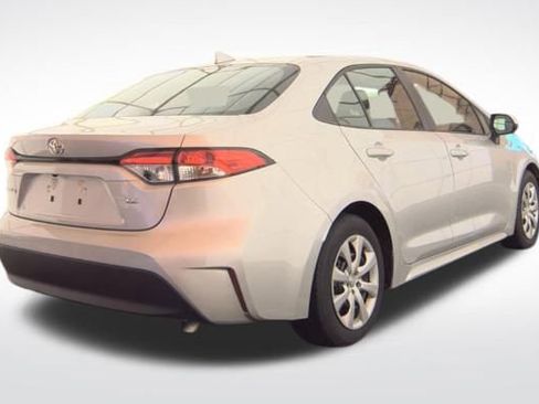 Used 2025 Toyota Corolla LE image 4