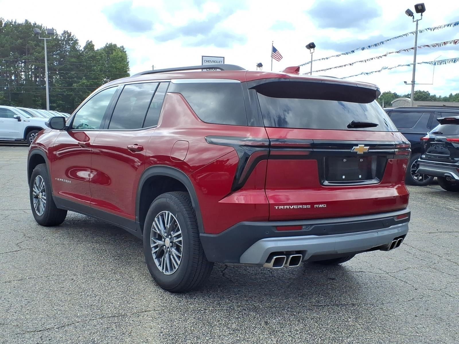 Used 2026 Chevrolet Traverse LT AWD/4WD image 13