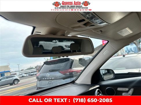 Used 2019 Mercedes-Benz GLC 300 4MATIC w/ Premium Package image 19