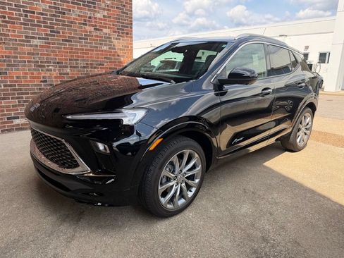 Used 2025 Buick Encore GX Avenir w/ Avenir Technology Package AWD/4WD image 4