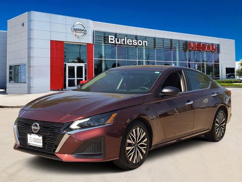 Certified 2024 Nissan Altima 2.5 SV image 1