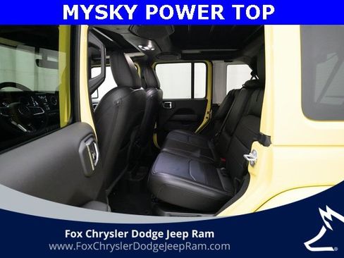 Used 2023 Jeep Wrangler Unlimited Sahara w/ Cold Weather Group image 15