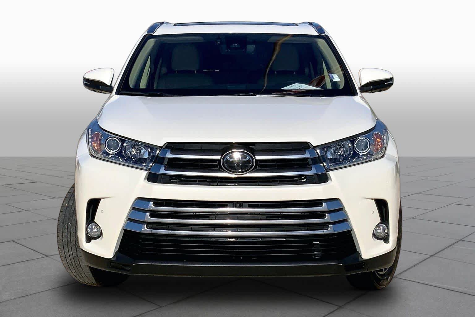 Used 2018 Toyota Highlander Limited Platinum AWD/4WD image 4