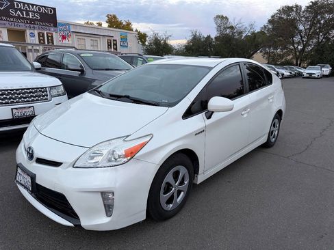 Used 2014 Toyota Prius Three image 1