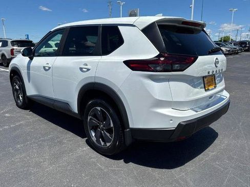 Certified 2026 Nissan Rogue SV FWD image 5