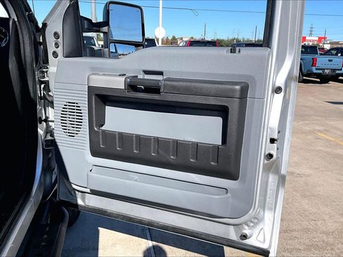 Used 2015 Ford F250 XLT w/ XLT Interior Package image 21