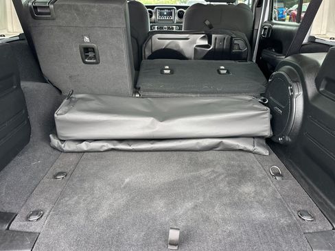 Used 2023 Jeep Wrangler Unlimited AWD/4WD image 14