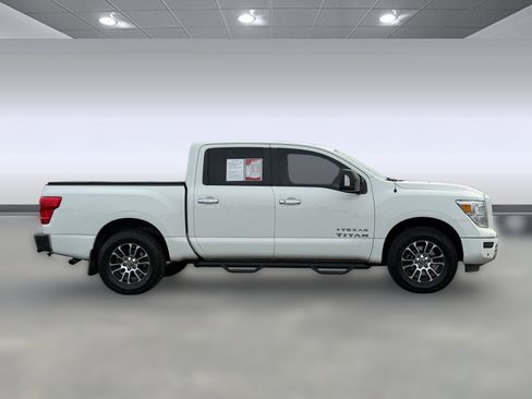 Certified 2021 Nissan Titan SV w/ SV Convenience Package image 7