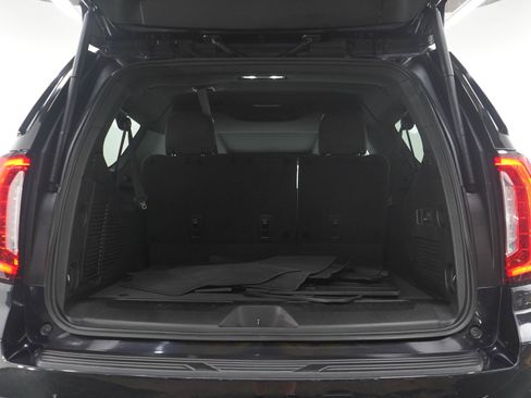Used 2023 GMC Yukon XL SLT w/ SLT Premium Package AWD/4WD image 18