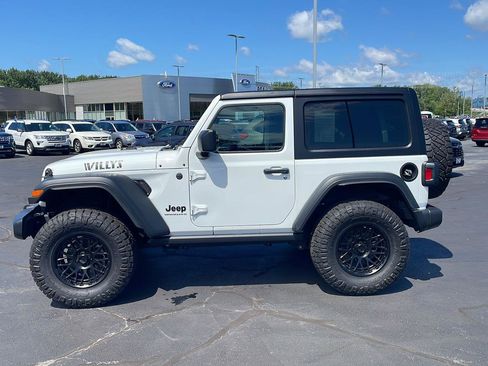 Used 2025 Jeep Wrangler Sport AWD/4WD image 2