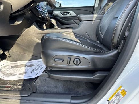 Used 2019 Chevrolet Traverse LT w/ LT Premium Package image 13