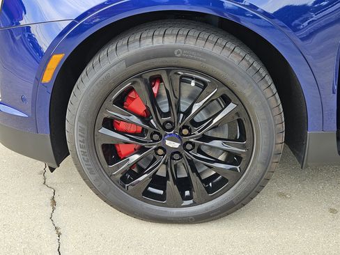 New 2025 Cadillac XT5 Sportv w/ LPO, Blue Accent Package image 35