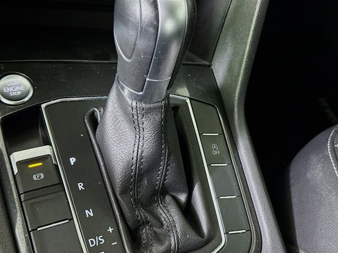 Used 2018 Volkswagen Tiguan SE image 24