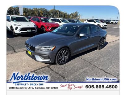 Used 2020 Volvo S60 T6 Momentum