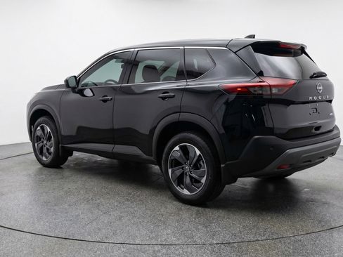 Used 2025 Nissan Rogue SV image 6