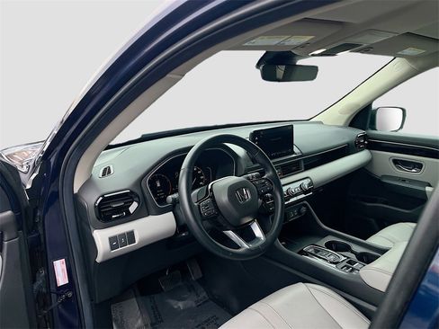 Used 2025 Honda Pilot EX-L image 9