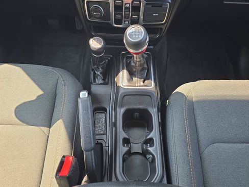 Used 2024 Jeep Wrangler Unlimited Sport AWD/4WD image 14