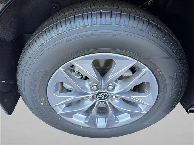 Used 2026 Toyota Sienna XLE FWD image 16