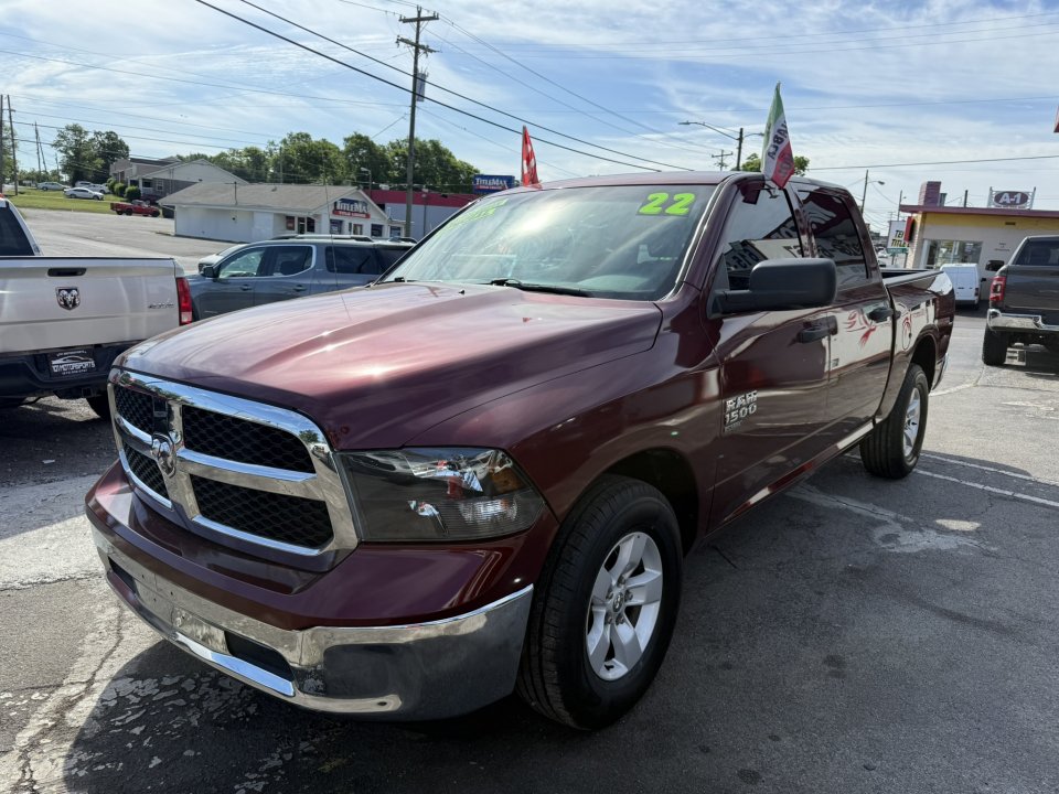 Used 2022 RAM 1500 Classic SLT RWD image 3