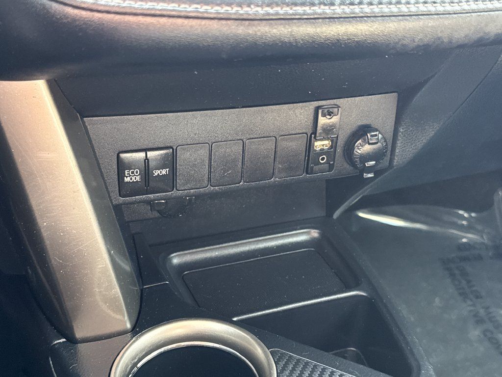 Used 2015 Toyota RAV4 XLE AWD/4WD image 25