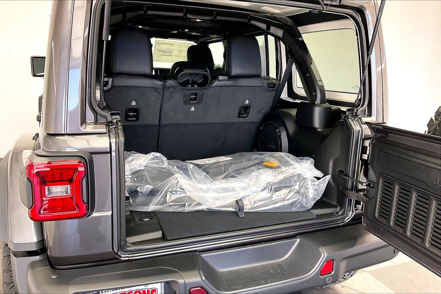 New 2027 Jeep Wrangler Unlimited Rubicon AWD/4WD image 11
