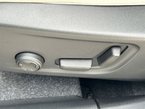 Used 2025 Volvo XC40 B5 Ultra w/ Protection Package image 23