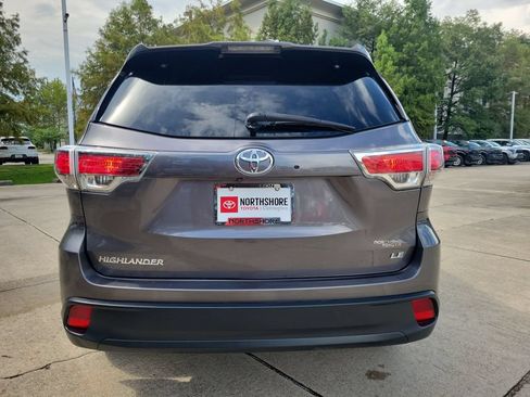Used 2016 Toyota Highlander Plus FWD image 5