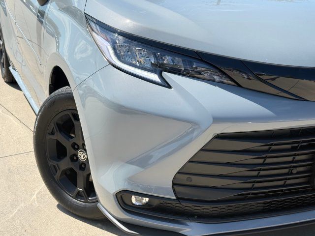 Used 2026 Toyota Sienna XLE Woodland Edition AWD/4WD image 6