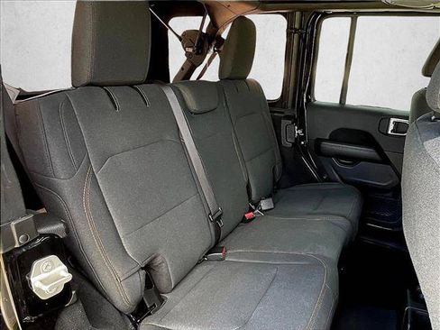 Used 2024 Jeep Wrangler Unlimited Sahara AWD/4WD image 29