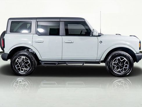 Used 2024 Ford Bronco Outer Banks image 9