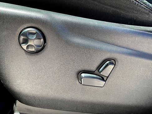 Used 2018 Jeep Grand Cherokee Limited image 31