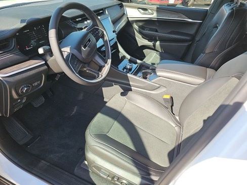 New 2026 Jeep Grand Cherokee Altitude AWD/4WD image 18