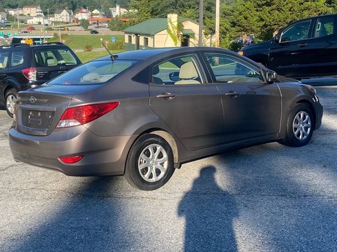 Used 2014 Hyundai Accent GLS FWD image 6