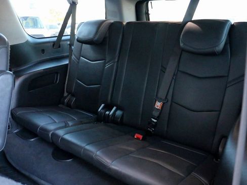 Used 2020 Cadillac Escalade ESV Premium Luxury image 30