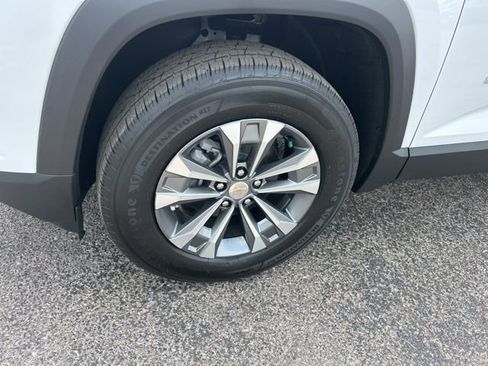 New 2026 Chevrolet Equinox LT w/ Convenience Package II FWD image 10