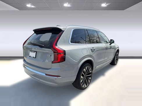 Certified 2025 Volvo XC90 B5 Plus image 9