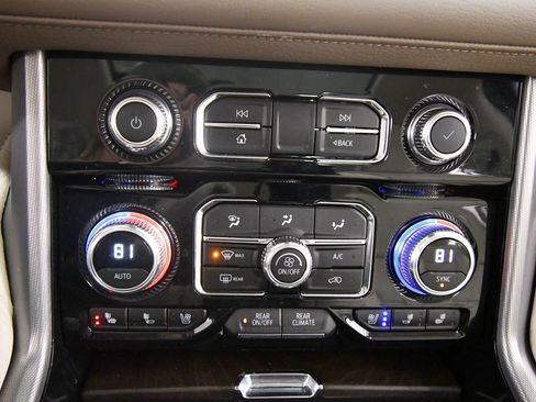 Used 2024 GMC Yukon XL Denali image 26