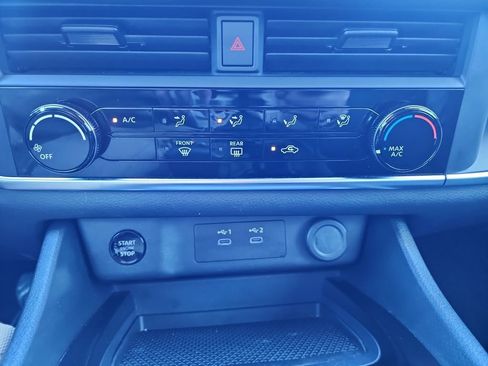 Used 2024 Nissan Rogue S image 28