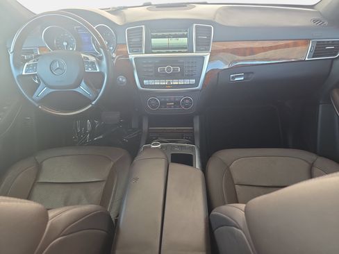 Used 2015 Mercedes-Benz GL 550 4MATIC image 9