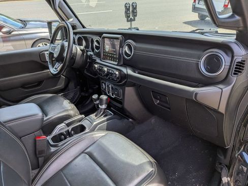 Used 2023 Jeep Wrangler Unlimited Sahara w/ Cold Weather Group AWD/4WD image 23