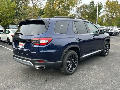 New 2025 Honda Pilot Touring image 5