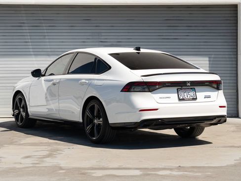 Used 2025 Honda Accord Sport image 3