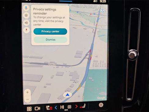 Certified 2025 Volvo XC40 B5 Plus image 19