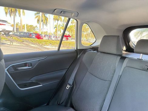 Used 2022 Toyota RAV4 XLE w/ Convenience Package image 13